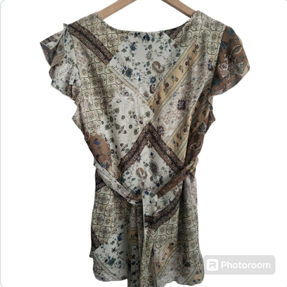 Dress Barn Paisley Short Sleeve Tie Back Woman's Blouse - Size M - Picture 2 of 5